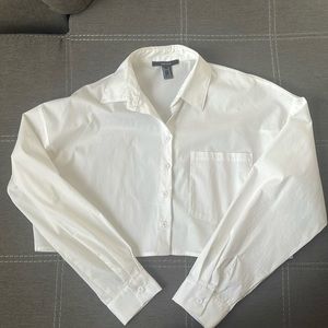 SOLD ‼️White cropped button up